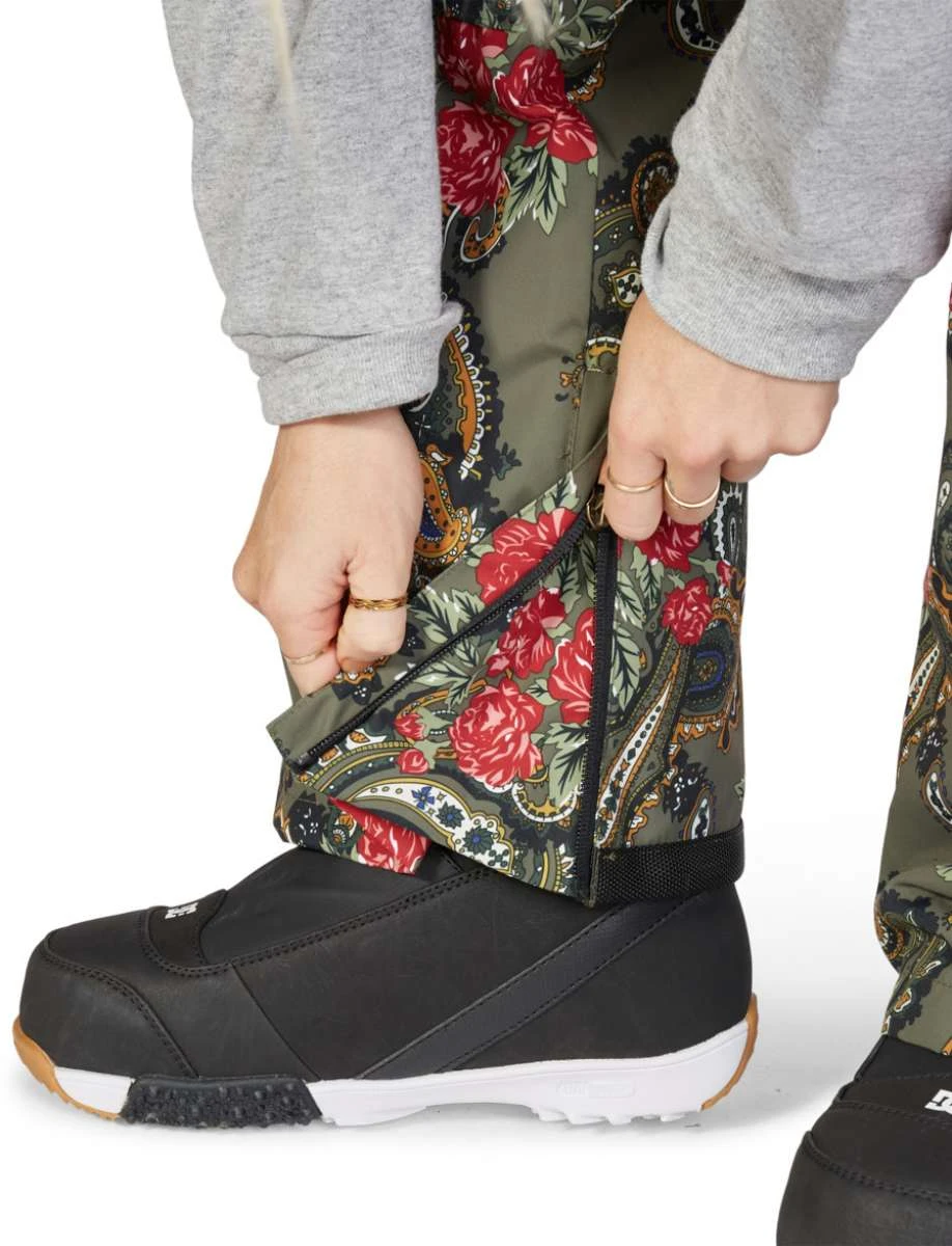 DC Ladies Crusade Bib Pant 2022-2023 - Image 15